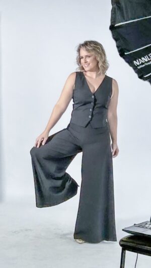 Rossana Fernández-Maldonado Instagram - Un adelanto nada más 😉
El resto… muy pronto ✨
Con mi dream team: Mami, Renato, Wally, Fiorella y Marcos.
@renato.nonajulca @valinbalon @marcosmakeuptop @fiorellamilla