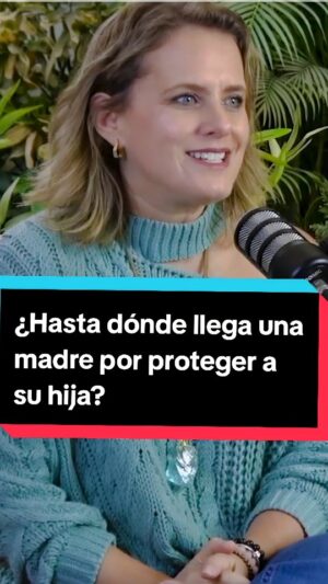 Rossana Fernández-Maldonado Instagram - 👉 Cuando los focos y las cámaras están encima, ¿qué harías tú? 🎥✨
Rossana Fernández Maldonado nos cuenta cómo enfrentó a la prensa en un momento difícil… y cómo siempre eligió lo más importante: sus hijas 💖.
👩👧 El amor de madre no se negocia.
#RossanaFernandezMaldonado #FamaVsFamilia #MadresAbnegadas #AmorDeMadre #HistoriasReales #PodcastLatino #viralperu