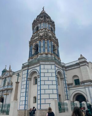 Rossana Fernández-Maldonado Instagram - Paseo familiar en el hermoso centro histórico de #lima .
Turisteando en mi ciudad 🥰

¿Cuándo fue la última vez que fuiste a pasear ( no a trabajar) al centro?

#familia #lima #domingo #santarosa #sanmartindeporresperú