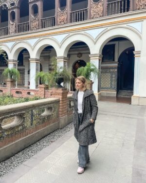 Rossana Fernández-Maldonado Instagram - Paseo familiar en el hermoso centro histórico de #lima .
Turisteando en mi ciudad 🥰

¿Cuándo fue la última vez que fuiste a pasear ( no a trabajar) al centro?

#familia #lima #domingo #santarosa #sanmartindeporresperú