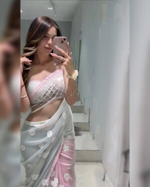 Ruchika Ahuja Instagram - 😍💞#foru #explorepage✨ #toppost #viralpost #sarees #sareeslove #instagramfaishon #faishongram #outfit #inspiration #instafaishon #faishongram 😍💞