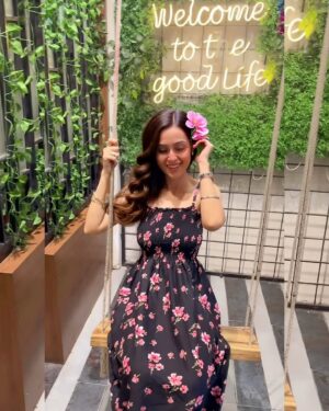 Ruchika Ahuja Instagram - 😍xulfon mein lagaye phoolon 🌸💞#foru #explorepage✨ #toppost #viralpost #cutegirl #posesforpictures #viralpost❤️ #instagram #modelsofinstagram 🥰