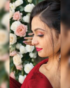 Ruchika Ahuja Instagram - 😍♥️#foru #explorepage✨ #toppost #viralpost #love #beautiful #girlsposes #instagram #instagrampost #faishon #poses #gorgeous #instagram #modelsofinsta #redbeauty #beautifulgirls #indianoutfit #indiangirl 😍♥️