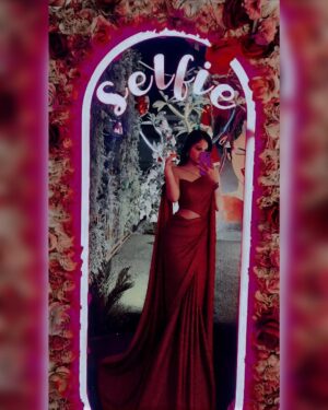 Ruchika Ahuja Instagram - Aap ki kashish 😍♥️#foru #explorepage✨#toppost #viralpost #faishoninsta #instagramfaishon #viralpost❤️ #modelsofinsta #instagram #faishongram #mirrorselfie #selfobsessed❤ #faishonmodel #faishonblogger #outfitinspiration #viraldress #redhot 😍♥️