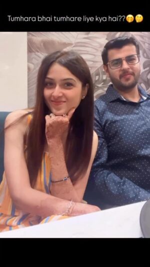 Ruchika Ahuja Instagram - 🤭😁#foru #viralreels #trendingreels #reelkarofeelkaro #reelitfeelit #reels #waitforend #explore #explorepage #brother #tag ur #brother #brothersisterlove 🤭😁🤣🤣