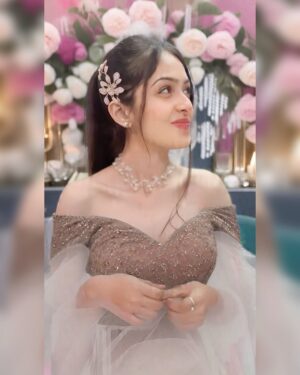 Ruchika Ahuja Instagram - 😍💞#foru #explorepage✨ #toppost #viralpost #instagram #faishongram #candid #click #poses #randomposes #instagram #viralpost❤️ #faishon 🥰