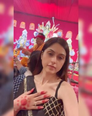 Ruchika Ahuja Instagram - Dugga Elo 🙏🏻🙇#foru #explore #durgapooja #duggamaa #dhunchidance #durgapuja #festive #festivevibes❤️