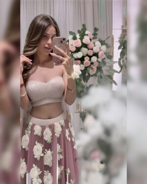 Ruchika Ahuja Instagram - 😍💞#foru #explorepage✨ #trendinglehenga #lehengainspiration #viralpost #indianpost #weddingpost #lehenga #lehengalove #faishongram #outfitinspiration 😍💞