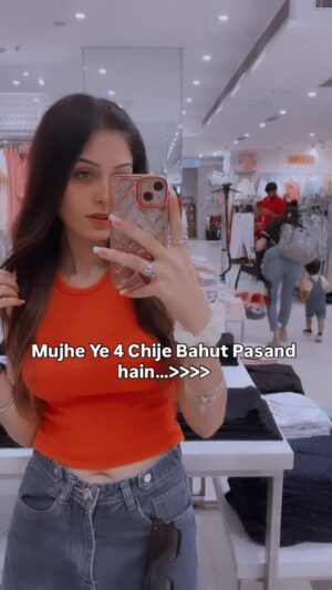 Ruchika Ahuja Instagram - Mere 4 khaas yaar😍💞#foru #viralreels #trendingreels #trendingreels #reelkarofeelkaro #reelitfeelit #reels #waitforend #explore #explorepage #relatable #girls can relate🤭♥️