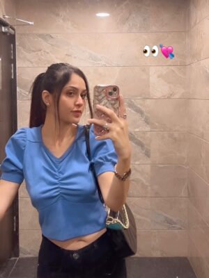 Ruchika Ahuja Instagram - 😍💞mirror selfie 🤳 #selflove #selfobsessed❤ #foru #explore #toppost #viralpost #selflove #randomselfie #metime #love #modelsofinstagram #newpost #toppost #viralpost❤️