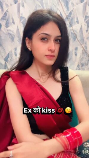 Ruchika Ahuja Instagram - Ex ko kiss 😘 💋 😂😁#foru #viralreels #trendingreels #trendingreels #reelkarofeelkaro #reelitfeelit #reels #waitforend #explore #explorepage #comedy 😂😁