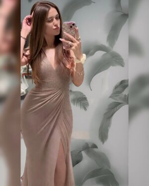 Ruchika Ahuja Instagram - Dress😍♥️#foru #explorepage✨ #toppost #viralpost #dresses #faishongram #outfit #dresses 😍♥️