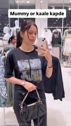Ruchika Ahuja Instagram - Mummy be like kaala kaala😎🤣😂#foru #viralreels #trendingreels #reelkarofeelkaro #reelitfeelit #reels #relatable #kaala #black #indianmoms 😁😂