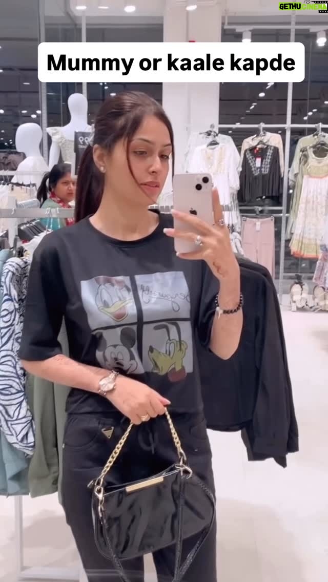 Ruchika Ahuja - 3 Likes - Mummy be like kaala kaala😎🤣😂#foru #viralreels #trendingreels #reelkarofeelkaro #reelitfeelit #reels #relatable #kaala #black #indianmoms 😁😂