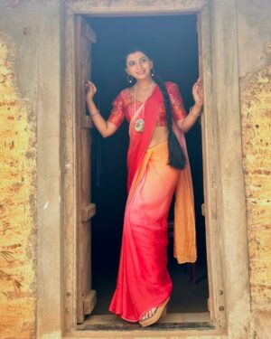Ruchira Jadhav Instagram - राधा 🌻

लागिर प्रेमाचं ❤️
World Television Premiere only on Zee Talkies🎬
२३ मार्च दुपारी १२ वाजता आणि संध्याकाळी ६ वाजता…

@zeetalkies #MarathiMovie