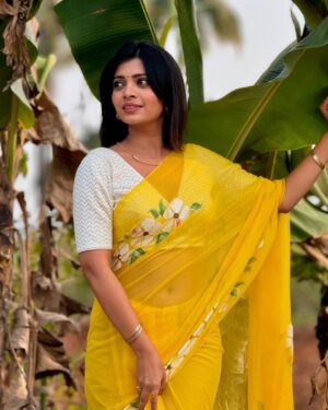 Ruchira Jadhav Instagram - राधा 🌻

लागिर प्रेमाचं ❤️
World Television Premiere only on Zee Talkies🎬
२३ मार्च दुपारी १२ वाजता आणि संध्याकाळी ६ वाजता…

@zeetalkies #MarathiMovie
