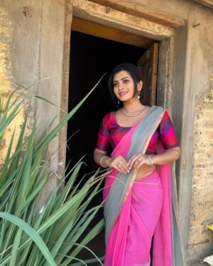 Ruchira Jadhav Instagram - राधा 🌻

लागिर प्रेमाचं ❤️
World Television Premiere only on Zee Talkies🎬
२३ मार्च दुपारी १२ वाजता आणि संध्याकाळी ६ वाजता…

@zeetalkies #MarathiMovie