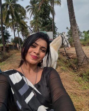 Ruchira Jadhav Instagram - राधा 🌻

लागिर प्रेमाचं ❤️
World Television Premiere only on Zee Talkies🎬
२३ मार्च दुपारी १२ वाजता आणि संध्याकाळी ६ वाजता…

@zeetalkies #MarathiMovie
