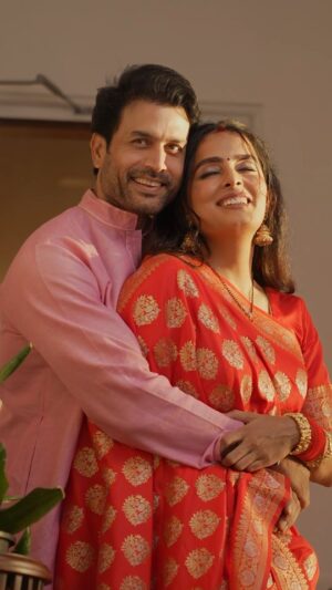 Ruhi Chaturvedi Instagram - Chand se rishta toh sirf aasman ka hai… mera rishta tumse rooh ka hai ❤️..
.
.
.
Shot by @lotus_film9
MUA @vanshikhachanglanimua
.
.
.
#shivkirooh #karwachauth #lovelovelove #blessed