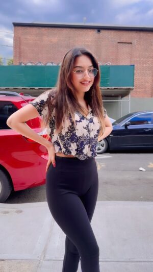 Ruhi Dhiman Instagram - Zulfa ✨♥️🕊️
@talwiinder
.
#trendingreels #trendingaudio #trendingnow #newsong #viral #formyfam #instagram #instaviral #instatrend #trending
