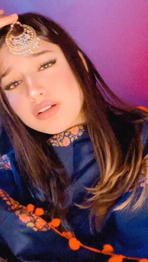 Ruhi Dhiman Instagram - ⏰😒♥️ @ruhi_dhiman8