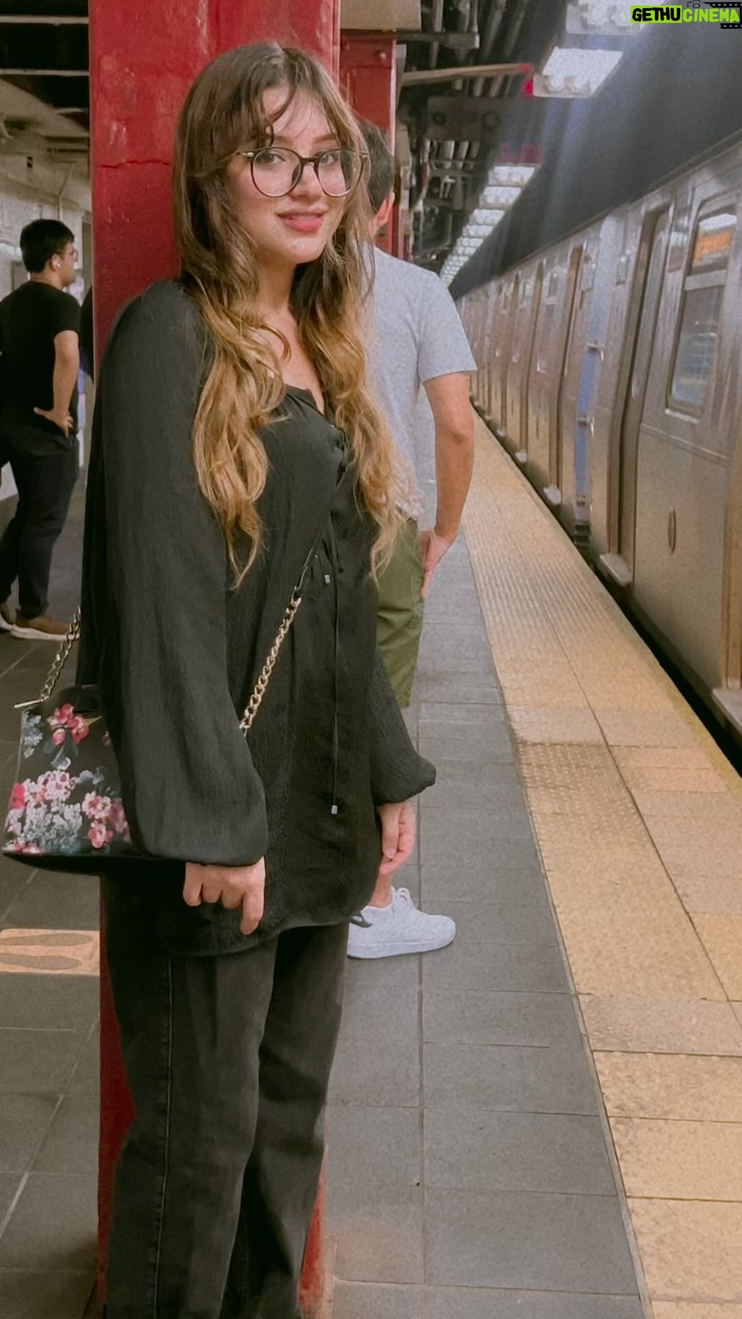 Ruhi Dhiman - 11.7K Likes - No matter what style you choose be original 🤗🤪
.
.
.
#instagram #reel #viral #foryou #instagood #reelkrofeelkro