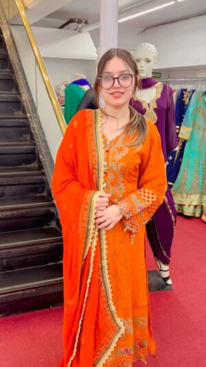 Ruhi Dhiman Instagram - 🧡🧡 @ruhi_dhiman8
#trending #viral #trendingnow #trendingsong #trendingreels #trendingreels #foryou #reel #instagram #punjani #suit #viraltrend #trendingreels