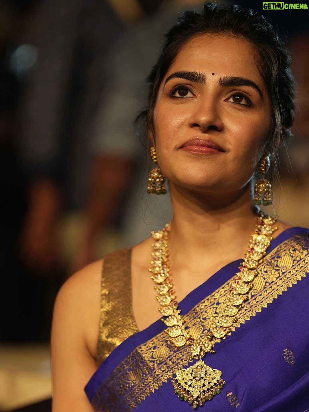 Rukmini Vasanth - 1 Million Likes - Big love and gratitude to @pragathirishabshetty for curating all my looks through the promotions, each one beautifully carried a piece of Kanakavathi with it 🤎 
Thank you for being a creative force and a confidant through this journey 🥰

Stylist - @pragathirishabshetty
Outfit - @houseofpragathishetty 
Photographer - @vijeth_kundapura
Styling team - @namratha_madhusudan
Saree draper - @sapna_beauty_and_beyond
Hair - @chakrapu.madhu & @yashdeeps7 
Makeup - @makeupbyabhilasha
Jewellery - @thespatika