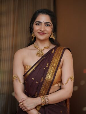 Rukmini Vasanth Instagram - Big love and gratitude to @pragathirishabshetty for curating all my looks through the promotions, each one beautifully carried a piece of Kanakavathi with it 🤎 
Thank you for being a creative force and a confidant through this journey 🥰

Stylist - @pragathirishabshetty
Outfit - @houseofpragathishetty 
Photographer - @vijeth_kundapura
Styling team - @namratha_madhusudan
Saree draper - @sapna_beauty_and_beyond
Hair - @chakrapu.madhu & @yashdeeps7 
Makeup - @makeupbyabhilasha
Jewellery - @thespatika