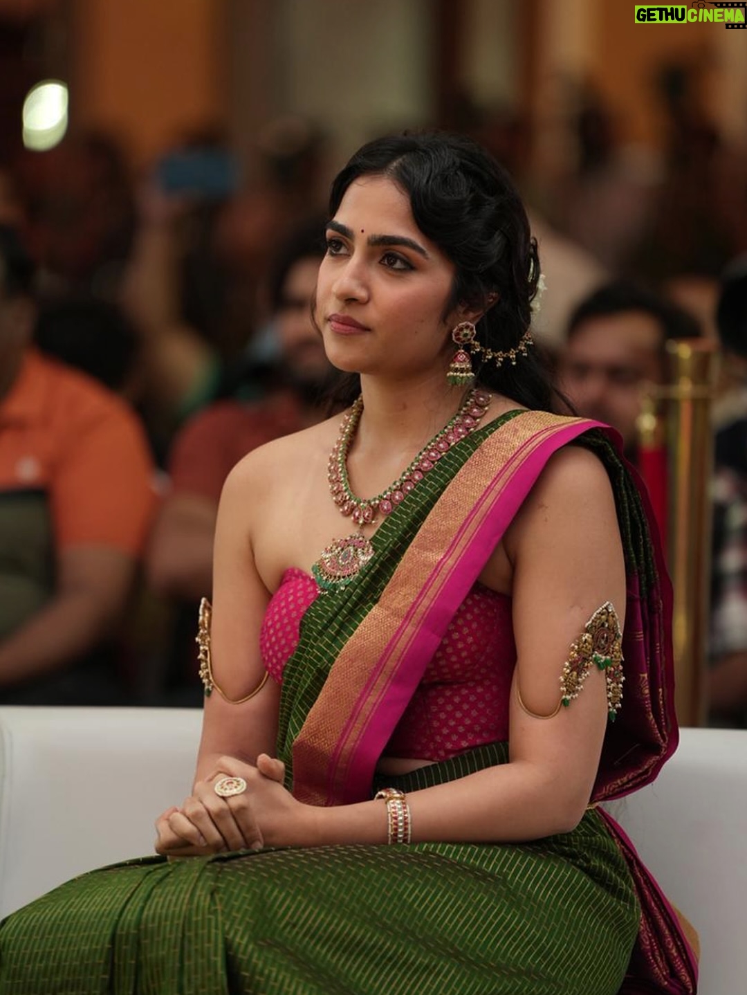 Rukmini Vasanth - 1 Million Likes - Big love and gratitude to @pragathirishabshetty for curating all my looks through the promotions, each one beautifully carried a piece of Kanakavathi with it 🤎 
Thank you for being a creative force and a confidant through this journey 🥰

Stylist - @pragathirishabshetty
Outfit - @houseofpragathishetty 
Photographer - @vijeth_kundapura
Styling team - @namratha_madhusudan
Saree draper - @sapna_beauty_and_beyond
Hair - @chakrapu.madhu & @yashdeeps7 
Makeup - @makeupbyabhilasha
Jewellery - @thespatika