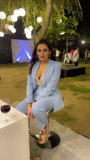 Rupa Khurana Instagram - Sometimes life gives you lemons, but we make lemonade šš¤£ #lol #trendingnow #viralvibes #reelhumor #madeyoulaugh #comedyreels #comedyreel