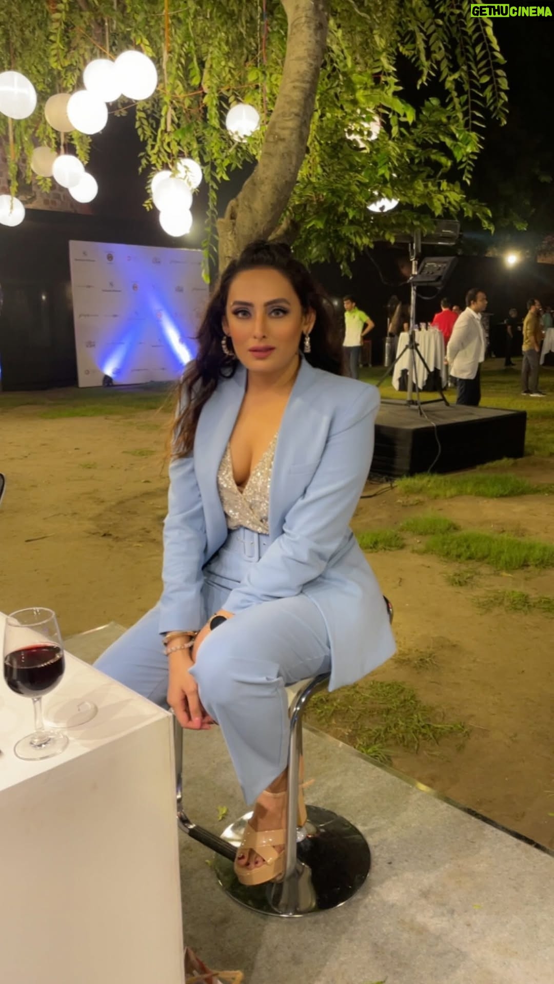 Rupa Khurana - 1.5K Likes - Sometimes life gives you lemons, but we make lemonade 🍋🤣 #lol #trendingnow #viralvibes #reelhumor #madeyoulaugh #comedyreels #comedyreel