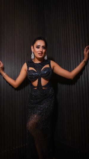 Rupa Khurana Instagram - Stop looking at the Caption Look at Me šš¼