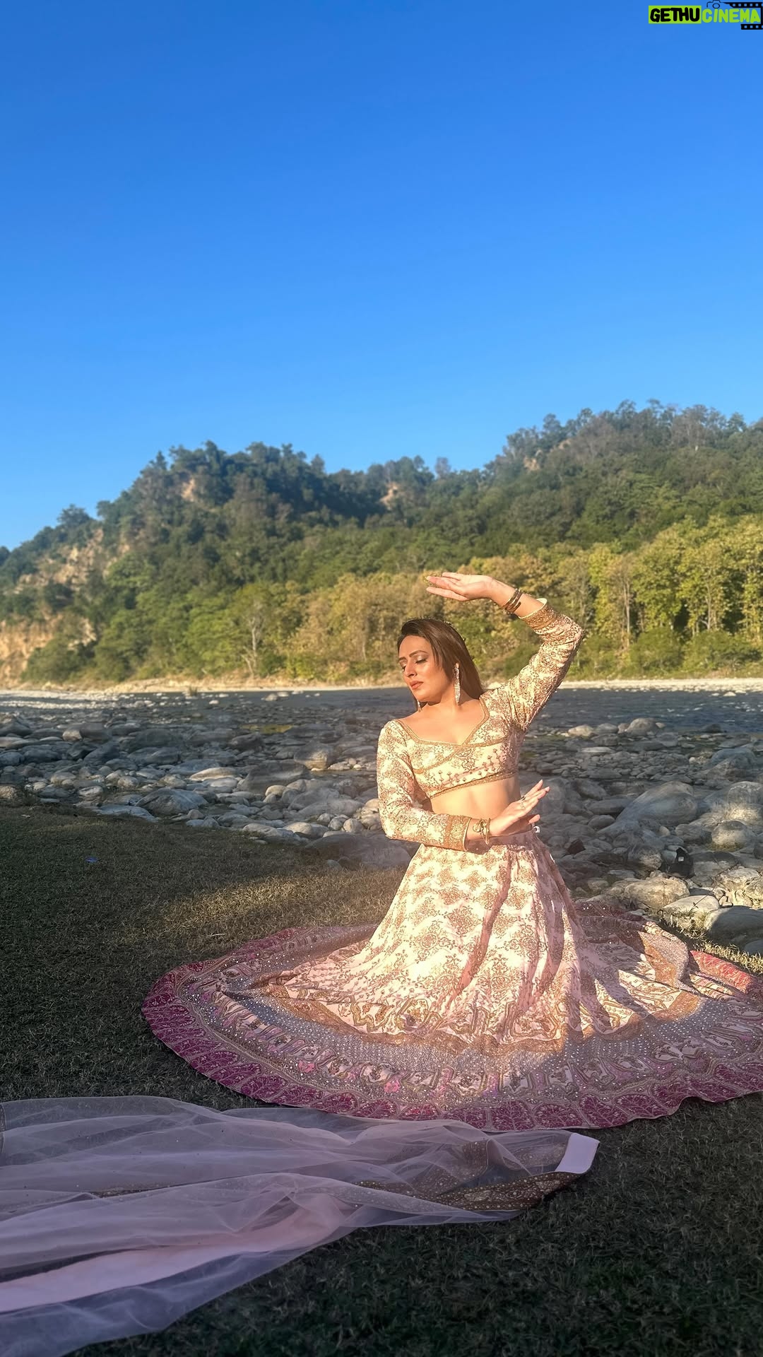Rupa Khurana - 3.9K Likes - 🔥 Trending Pahari Song 🏔️

#rupakhurana #uttarakhand #thumakthumak #trending #viralvideos #pahari