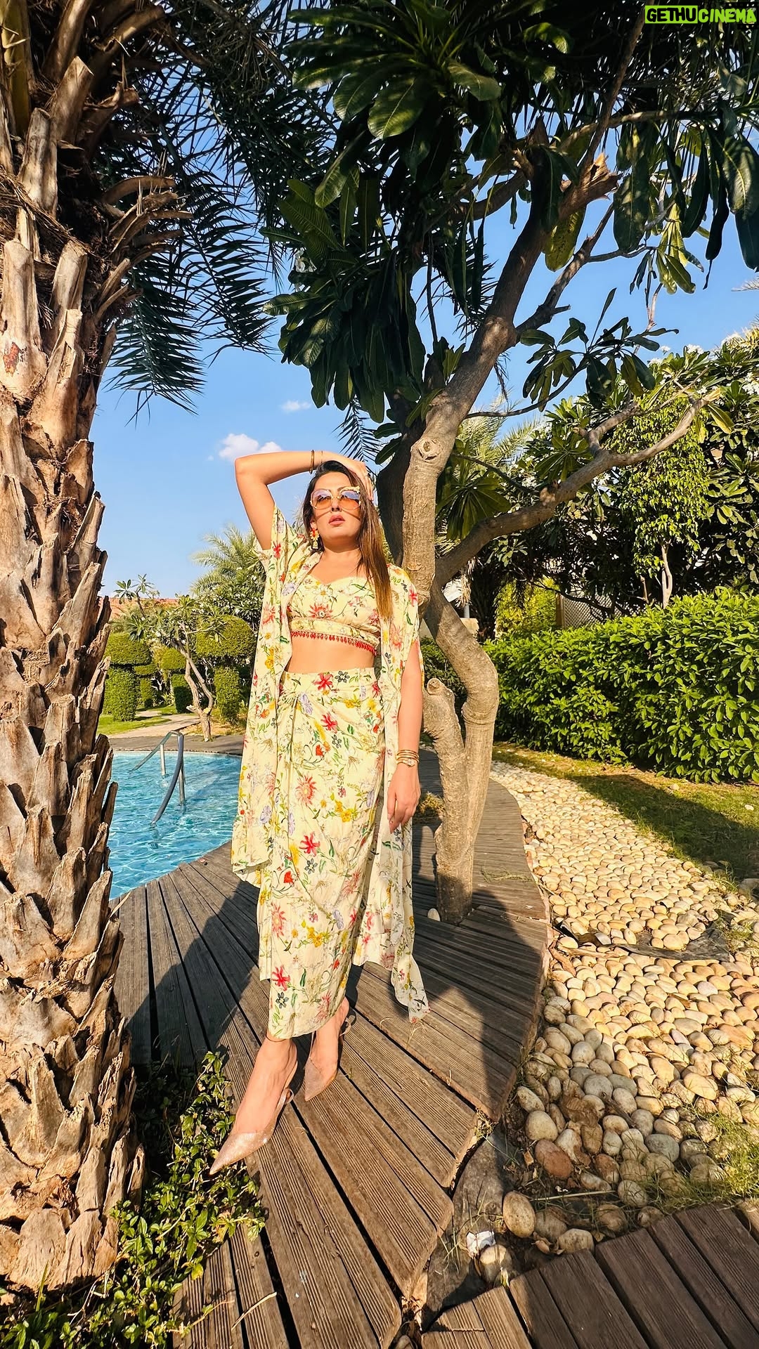 Rupa Khurana - 10.3K Likes - Hyping myself while doing makeup 🤣😂 so beautiful so elegant.. looking like a Wao😝