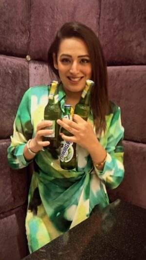 Rupa Khurana Instagram - 4 bottle roz ka š¤¦š»āāļø