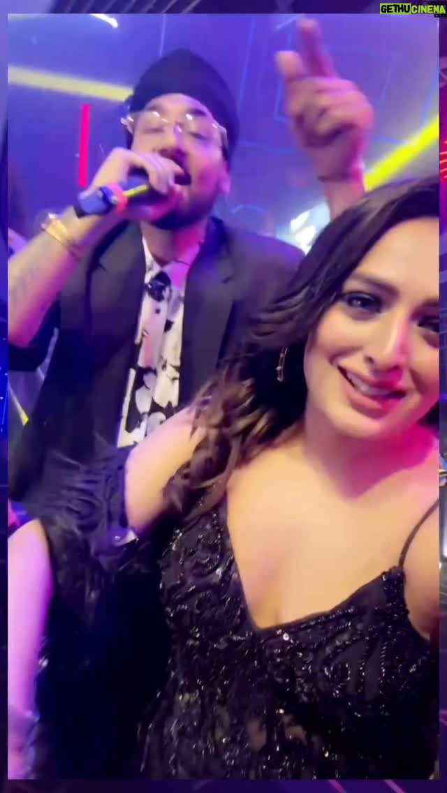 Rupa Khurana - 11.7K Likes - When the vibe is electric and the crowd goes la la! 🎤⚡️ Hosting a night of unstoppable energy, beats, and pure thrill with the incredible @manjmusik 

@katalystworld 
This is what unforgettable feels like! 💥 #ShowHostVibes #ManjMusic #HighOnEnergy #RupaKhuranaLive #rupakhurana