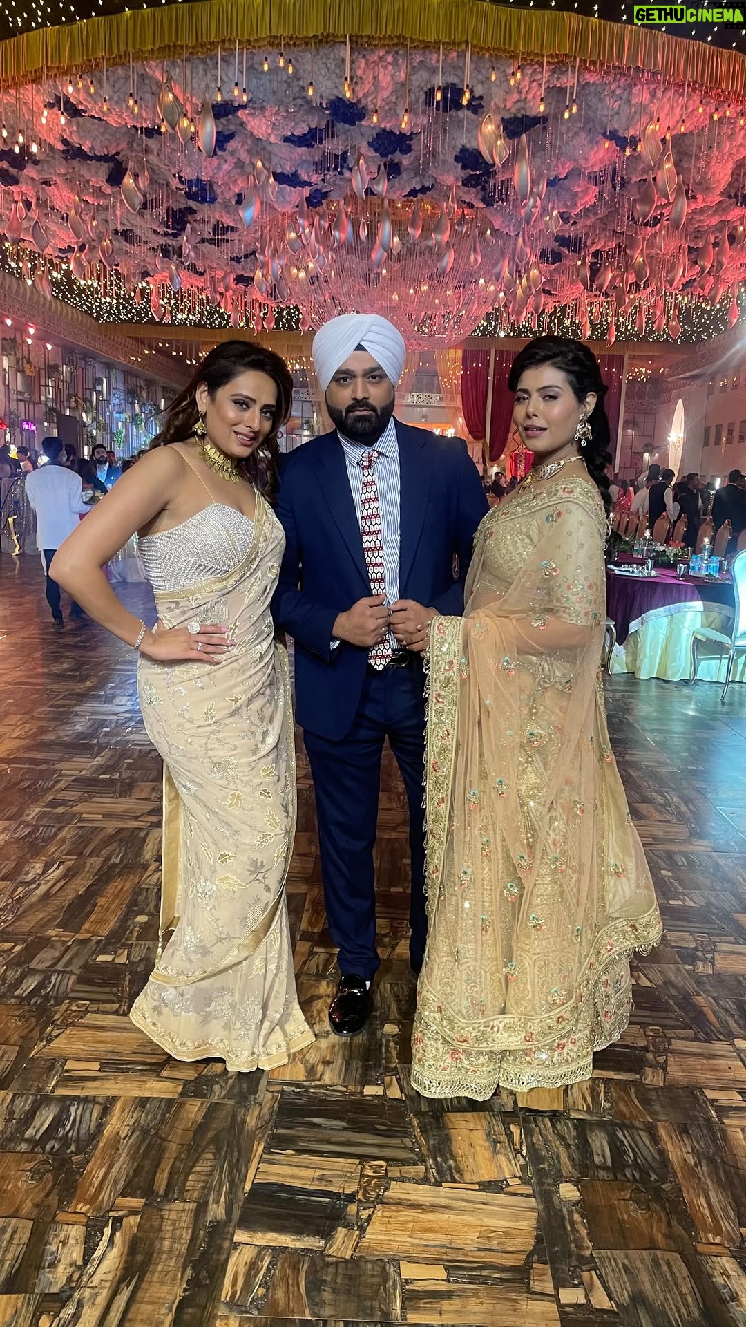 Rupa Khurana - 8.4K Likes - Punjabi by heart - Punjabi by soul. 
Enjoy the new punjabi song by my friend and well wisher @imyoaj  #Smasher in the house - new punjabi song out now ...