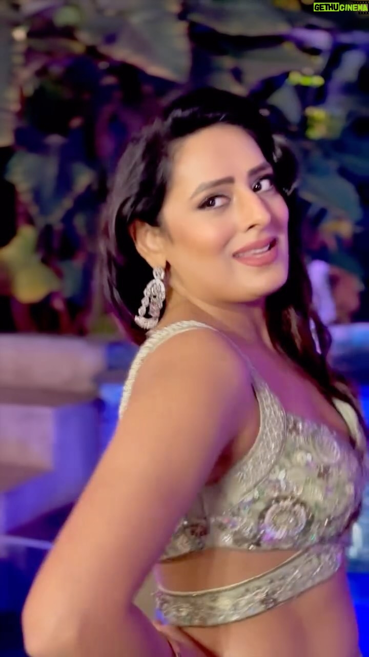 Rupa Khurana - 9.1K Likes - Did it coz it's Trending 😜

& keep rolling through life like a Kali Activa 🖤✨ Where the vibe is smooth and the ride is even smoother. #kaliactiva #RideTheVibe #ReelItFeelIt 
#rupakhurana