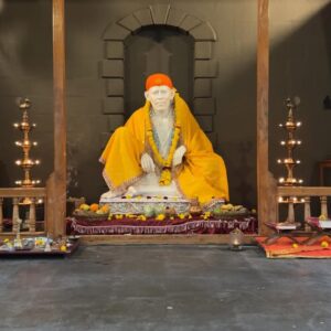 Rupa Khurana Instagram - Sukoon mil jata hai.. bas ek hi deedar mein #omsairam🙏