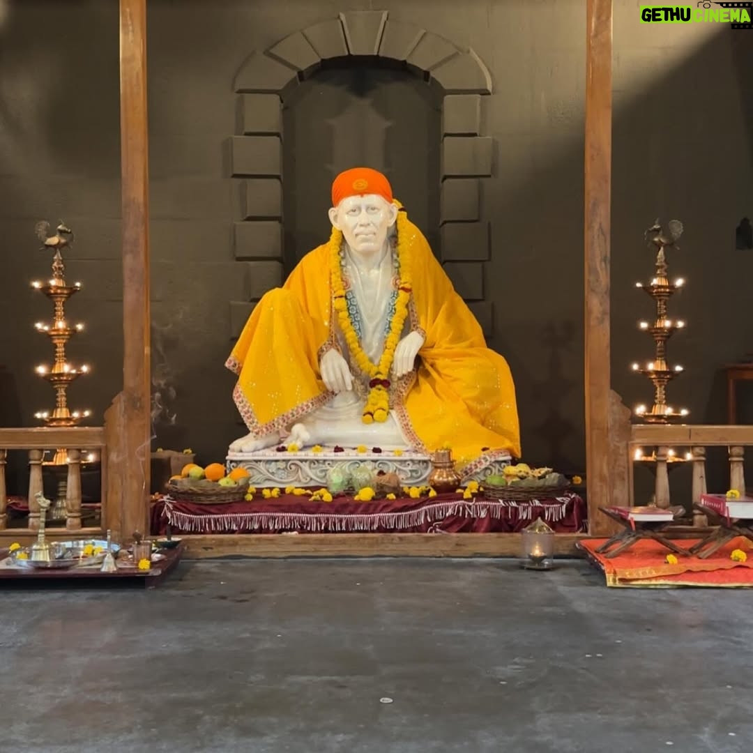 Rupa Khurana - 3.8K Likes - Sukoon mil jata hai.. bas ek hi deedar mein #omsairam🙏