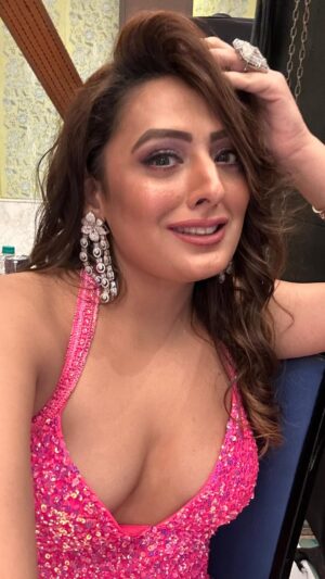 Rupa Khurana Instagram - Fueling up for Success
Styled by @stylist_enna
Designer @rachelallan