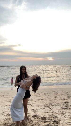 Rupal Yadav Instagram - my best friend & worst enemy🤣 

#sisterduo #sisters #transition #beach #thailand #pattaya