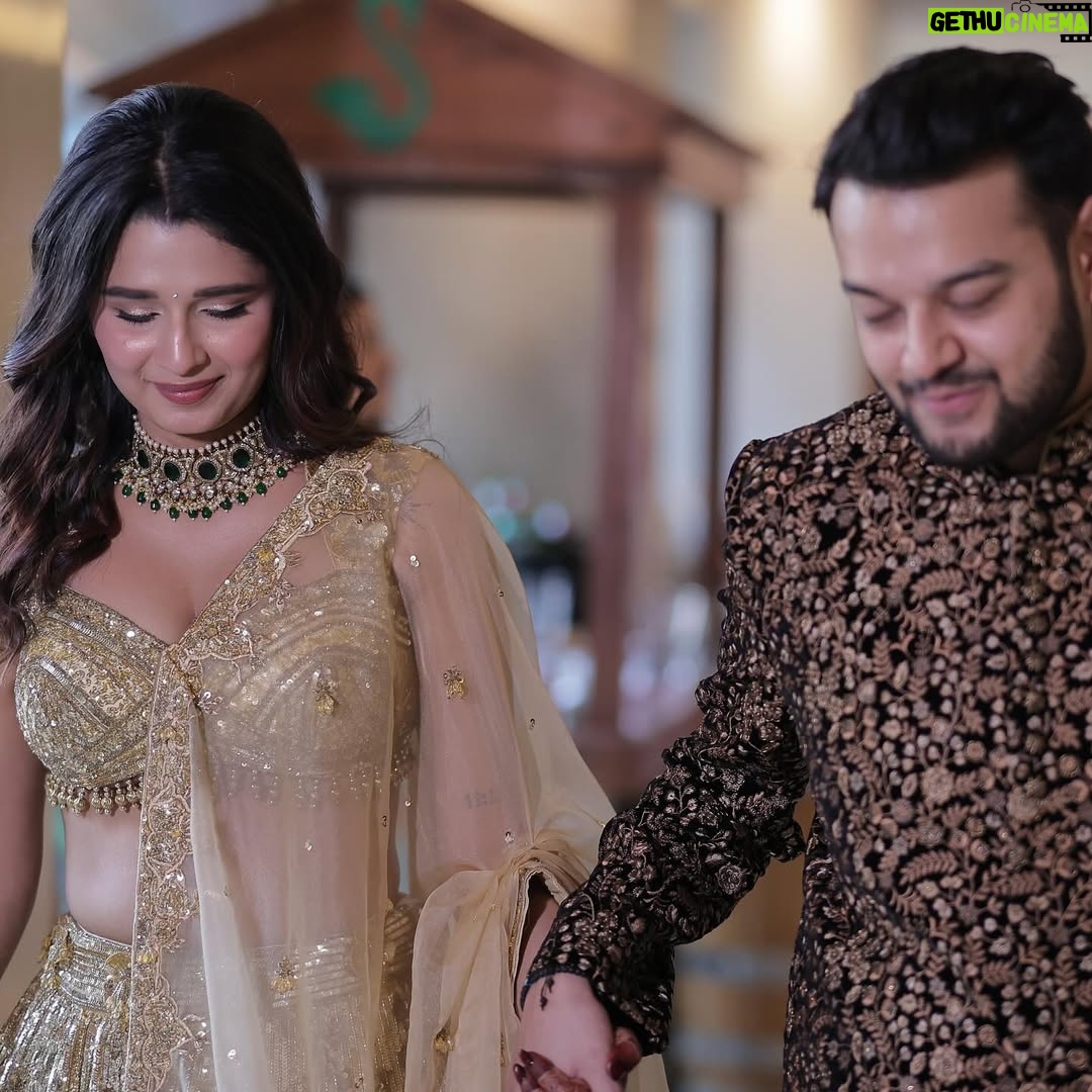 Rupal Yadav - 48.7K Likes - bas tujhse mujhe ye kehna hai🤭
 @rajat.gupta96
