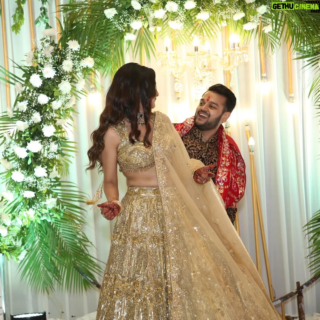 Rupal Yadav - 48.7K Likes - bas tujhse mujhe ye kehna hai🤭
 @rajat.gupta96