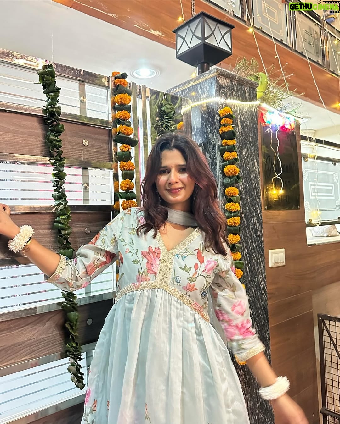Rupal Yadav - 19.6K Likes - wishing you joy and peace, happy diwali ☺️✨🪔