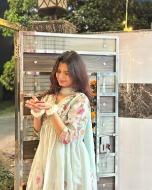 Rupal Yadav Instagram - wishing you joy and peace, happy diwali ☺️✨🪔