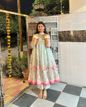 Rupal Yadav Instagram - wishing you joy and peace, happy diwali ☺️✨🪔