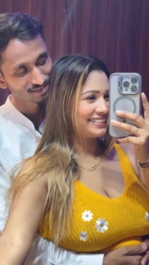 Rupinder Kaur Dhaliwal Instagram - #punjabisongs #bollywoodsongs #punjabi #reels #veedmusic #bollywood #gurlal #mumbaifoodie
