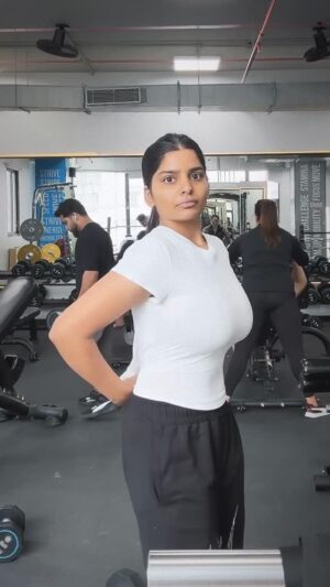 Rupinder Kaur Dhaliwal Instagram - #gymreels #workoutmotivation #workout #gym #gymgirl #gymmotivation #ikkudi